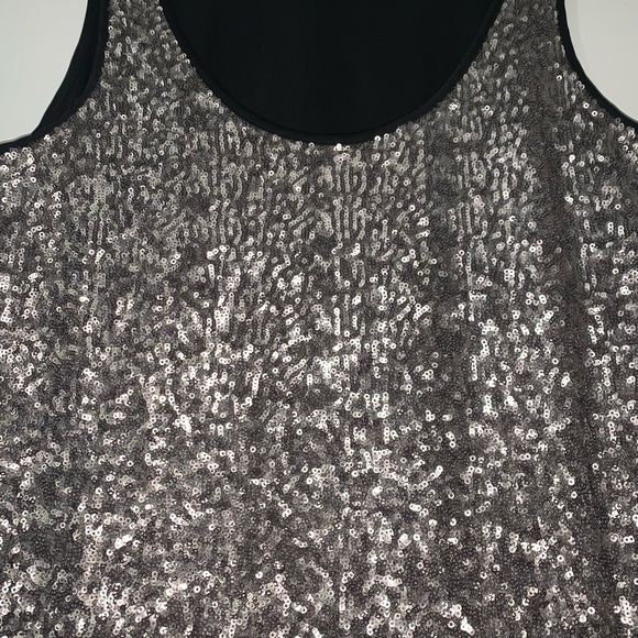 LIKE NEW THEORY Silver Sequin Tank, sz Large (also fits medium) - Picture 3 of 10